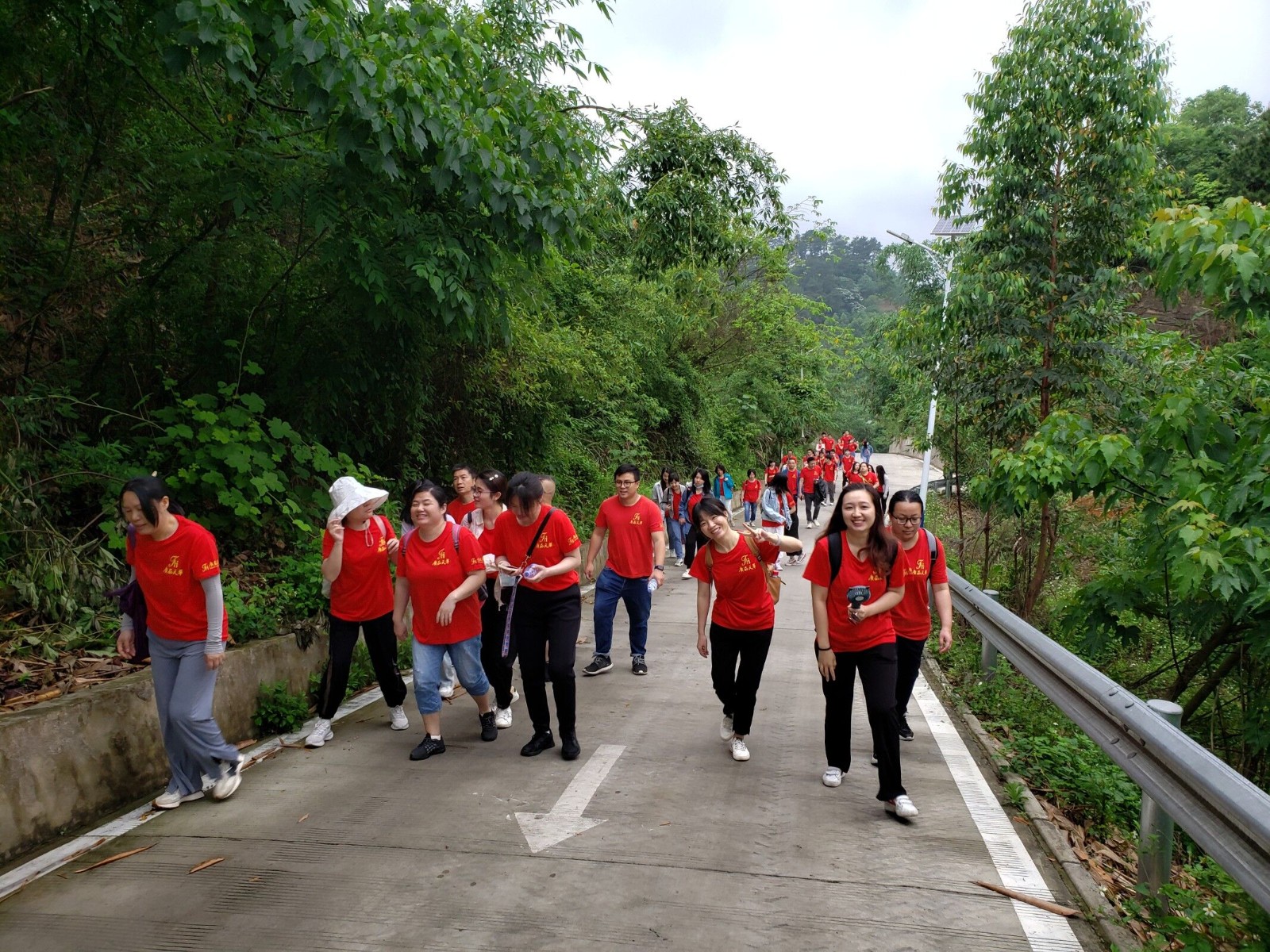 2022年螺螄粉小鎮(zhèn)飛行營(yíng)地“美麗柳州，快樂(lè)前行”健步走活動(dòng)